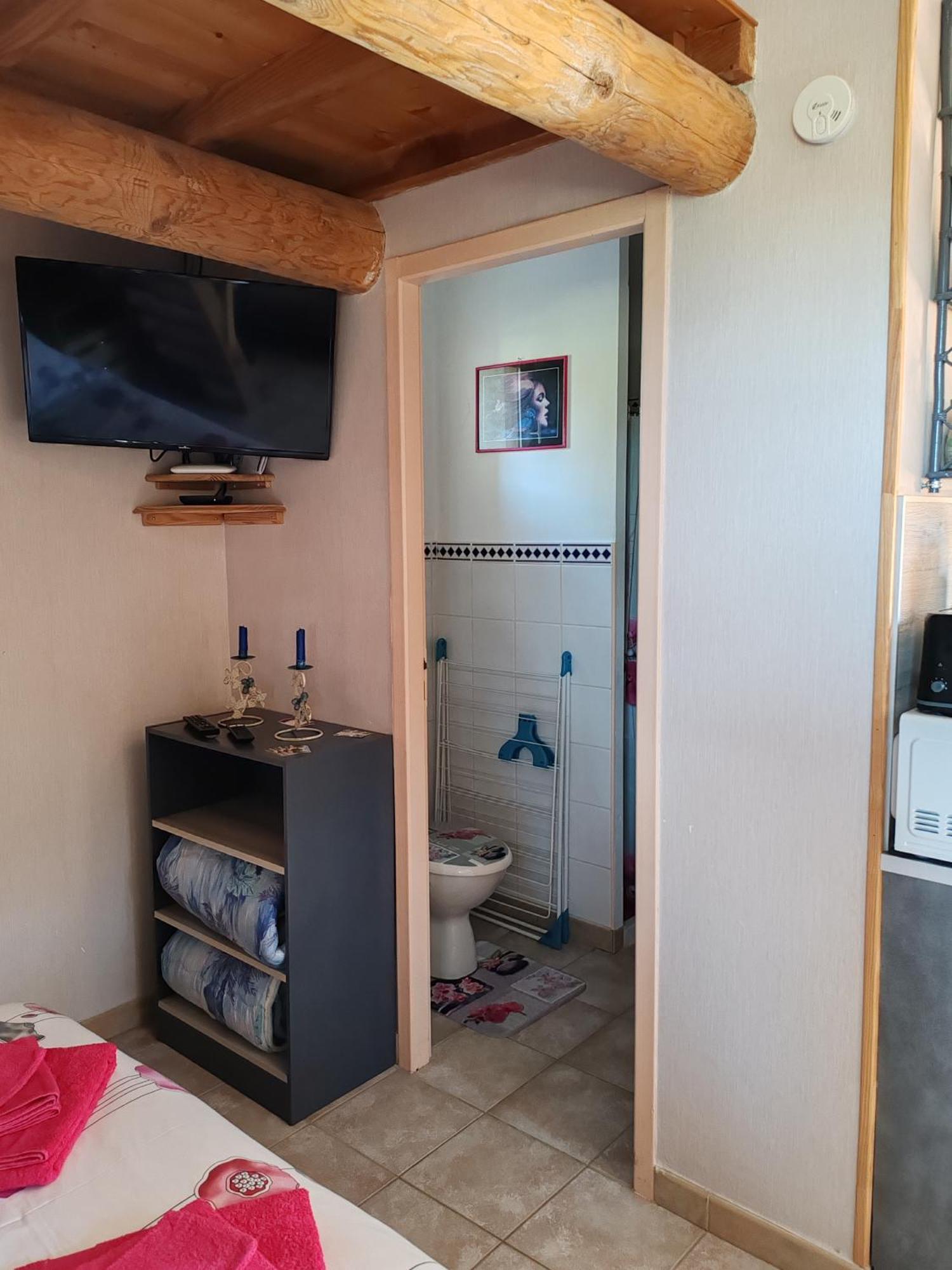 Studio Meuble Independant Chez L'Habitant Uchaux Exteriér fotografie